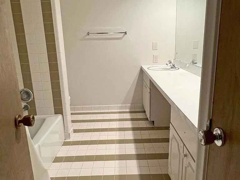 4903 California St #4 — Photo 9