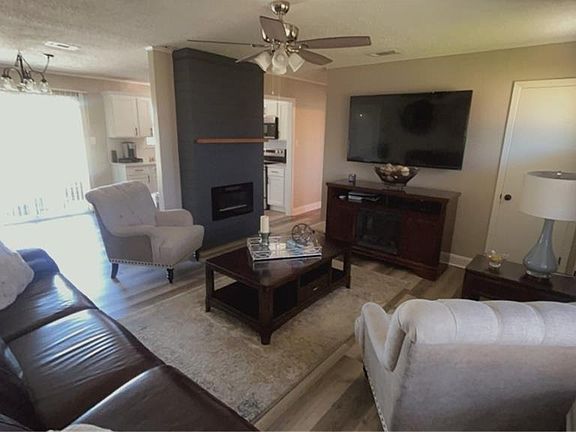 5th image of 6432 England Dr