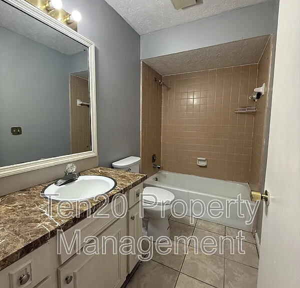 6200 Olde Towne Dr #A — Photo 4