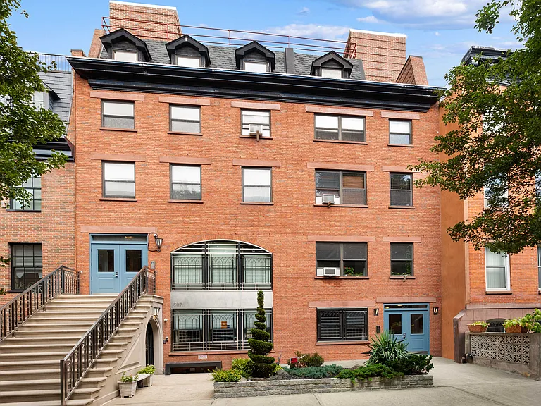 629 Warren St #1 — Photo 6