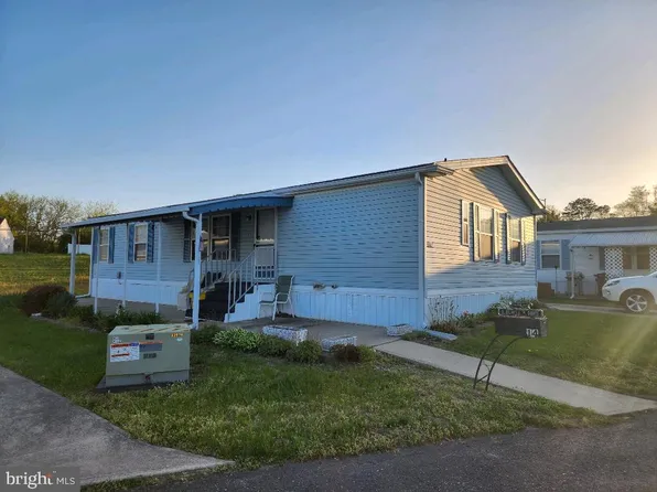 14 Spruce Dr, Sicklerville, NJ 08081