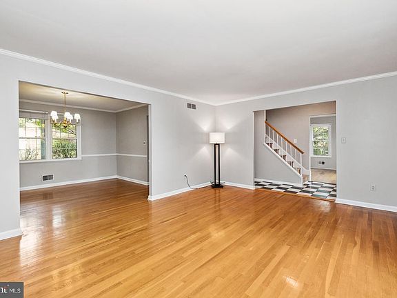 5th image of 1231 Pleasant Valley Dr