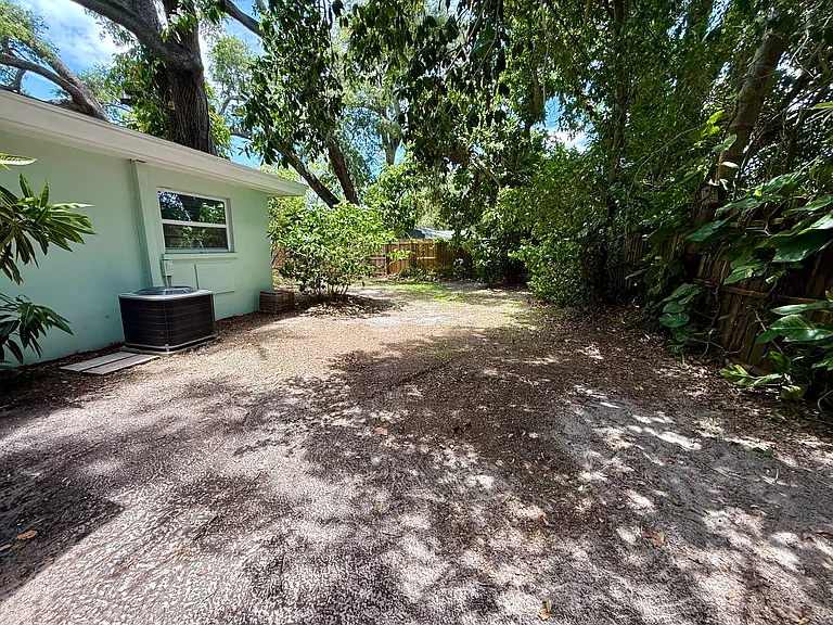 677 Oakwood Dr — Photo 28
