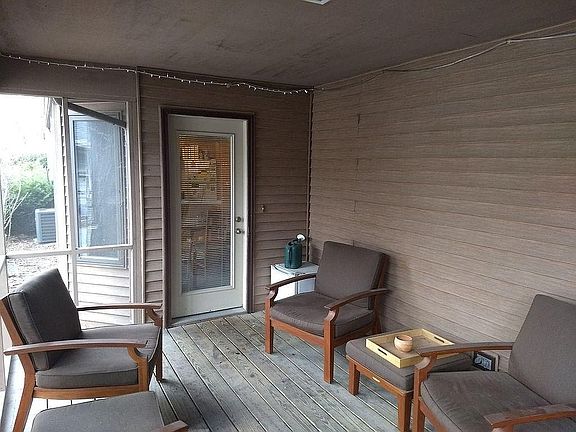 5th image of 327 W Benton St
