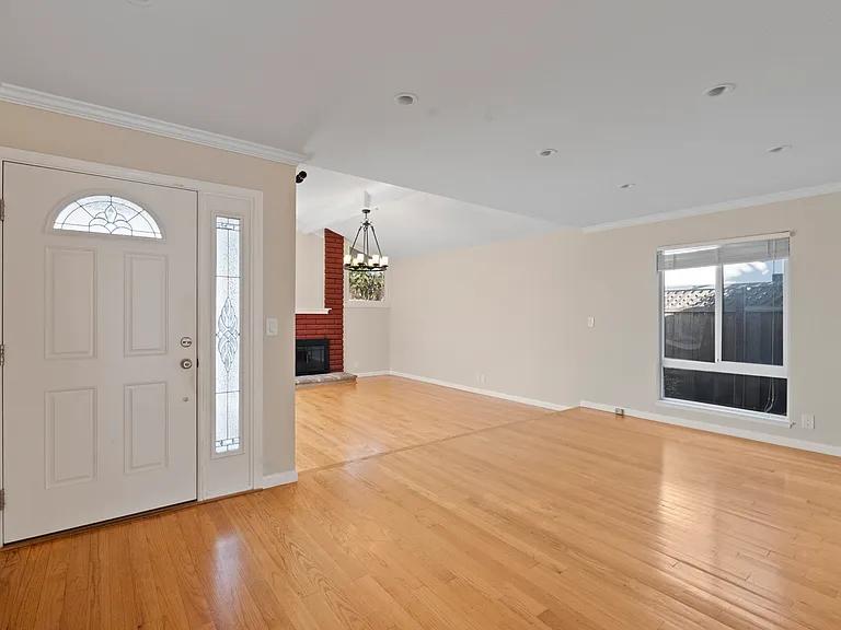 880 Hollenbeck Ave — Photo 14
