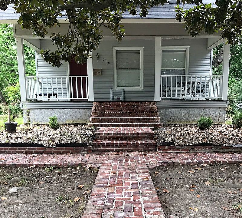1st image of 910 S Leslie St