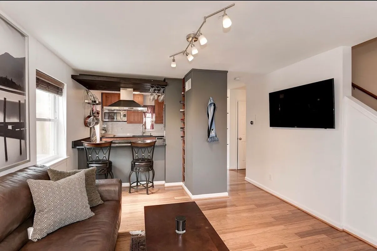 2 bed, 2.5 bath, 850 sqft, $3,500 — Photo 1