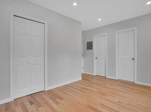 4th image of 395 1st St APT 1
