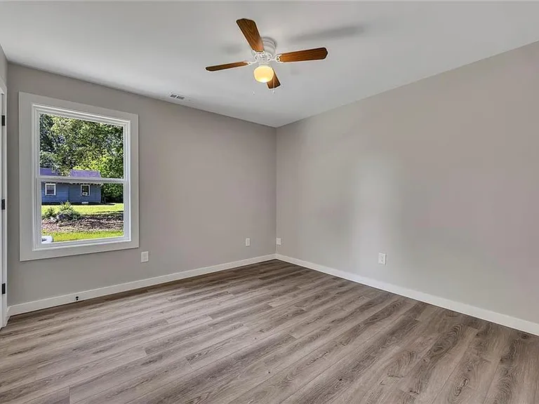 411 Hardy Ave SW — Photo 16