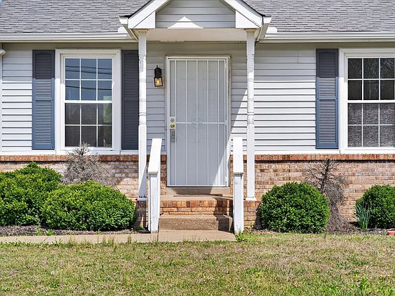 3rd image of 402 Woodale Dr