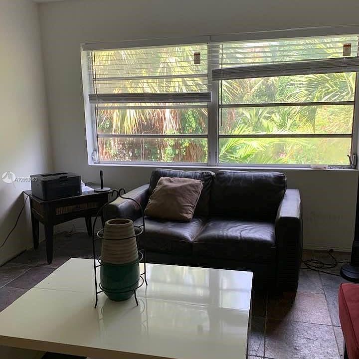 1st image of 1400 NE 127th St #310