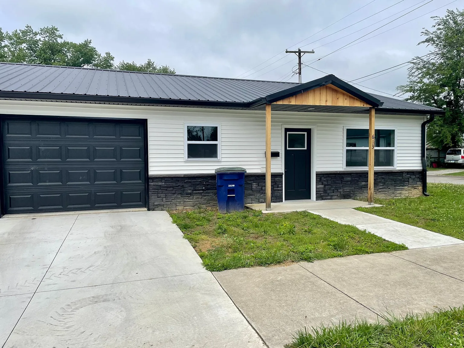 2 bed, 900 sqft, $1,300 — Photo 1