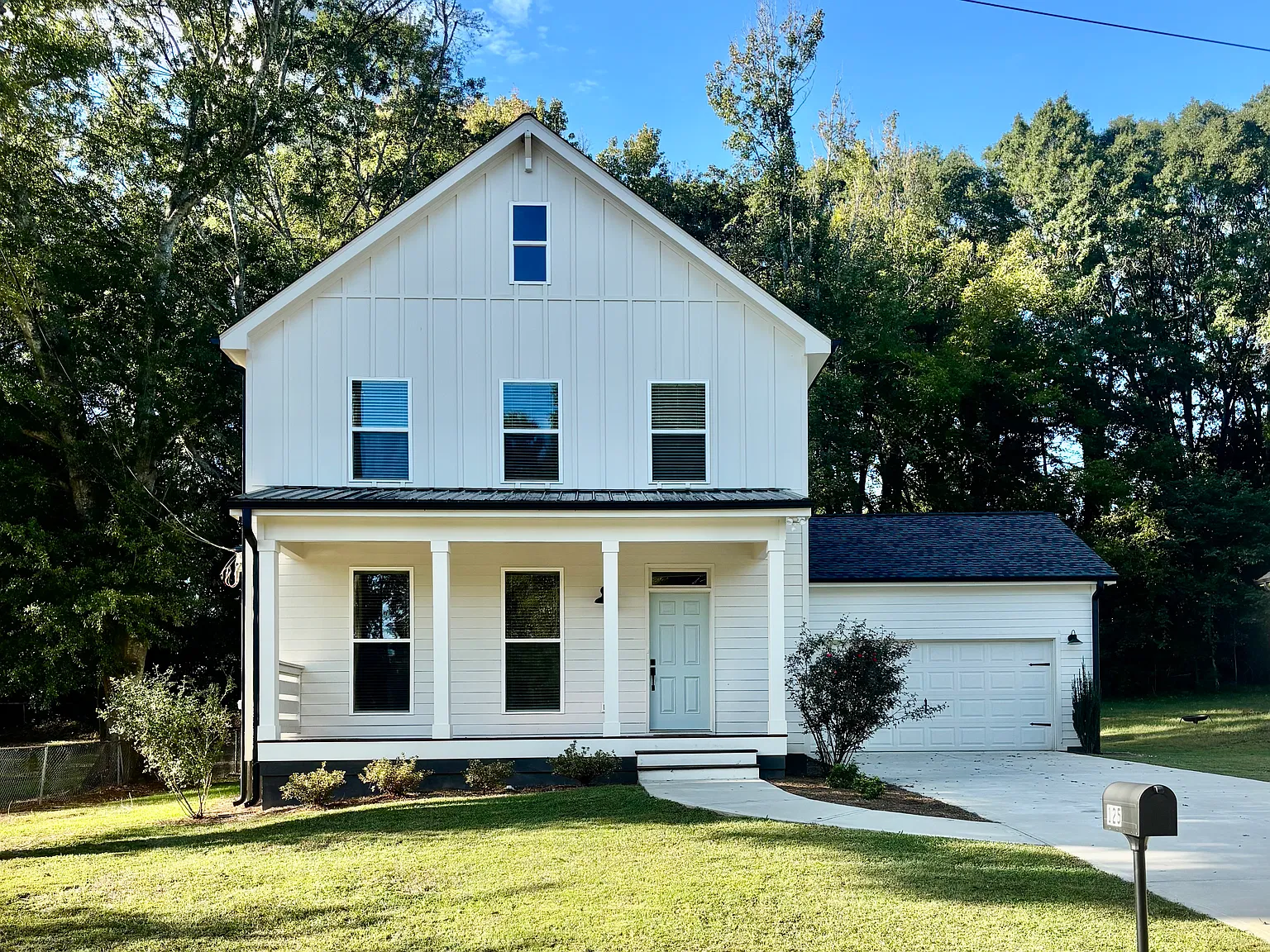 3 bed, 2.5 bath, 1643 sqft, $2,200 — Photo 1