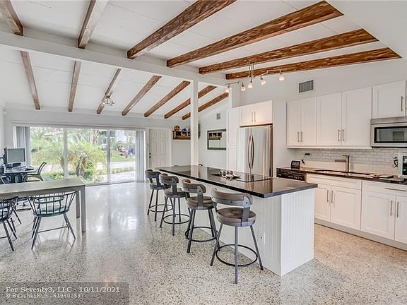 2nd image of 2413 Flamingo Ln