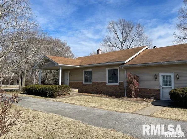 204 W Gelston St, Benton, IL 62812