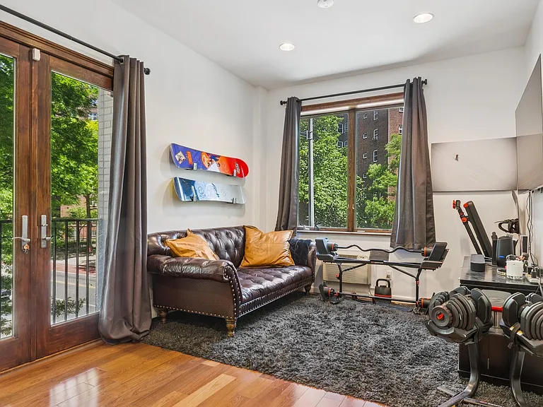 284 E 7th St #2 — Photo 3