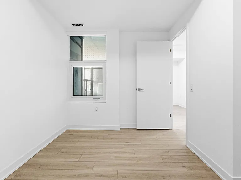 7439 Kingston Rd — Photo 52