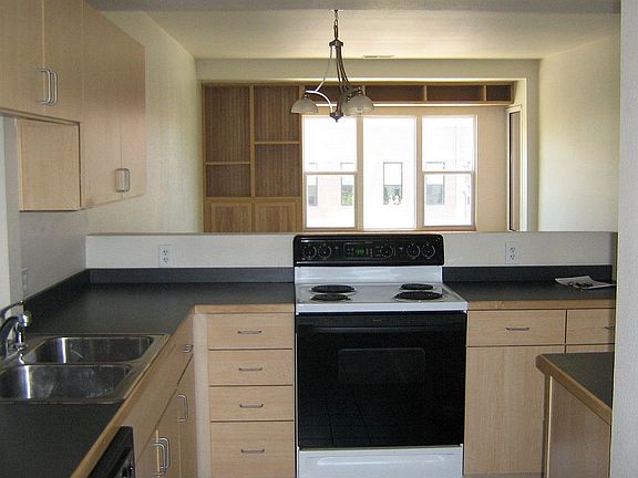 3rd image of 2400 Welton St APT 203