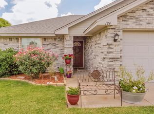 124 Chisolm Trail Ct, Springtown, TX 76082