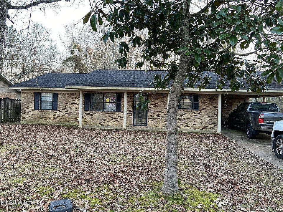 1st image of 15 Dogwood Ln