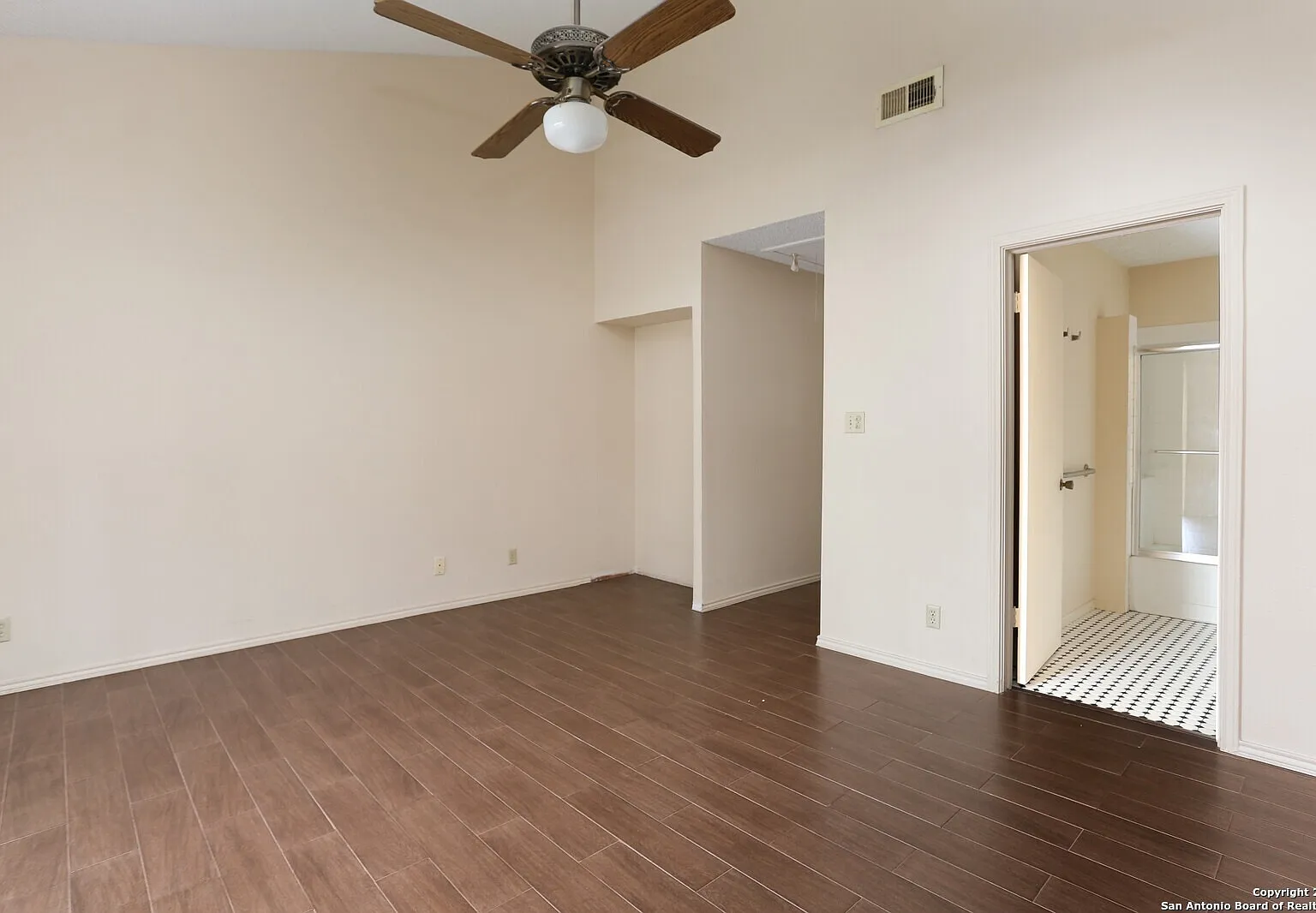 11815 Vance Jackson Rd — Photo 2