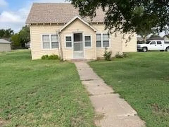 207 S Wichita Ave, Dighton, KS 67839