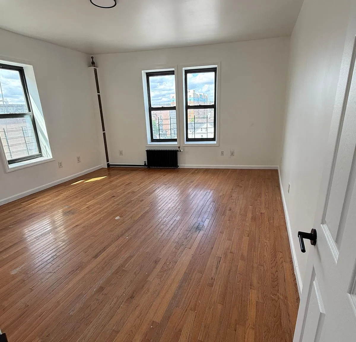 3 bed, 1100 sqft, $2,997 — Photo 4