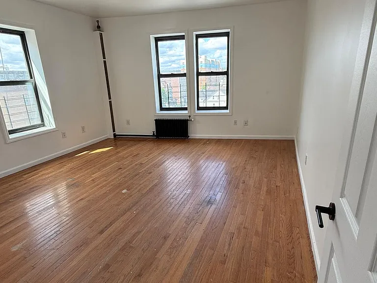 244 S Broadway #3E — Photo 2