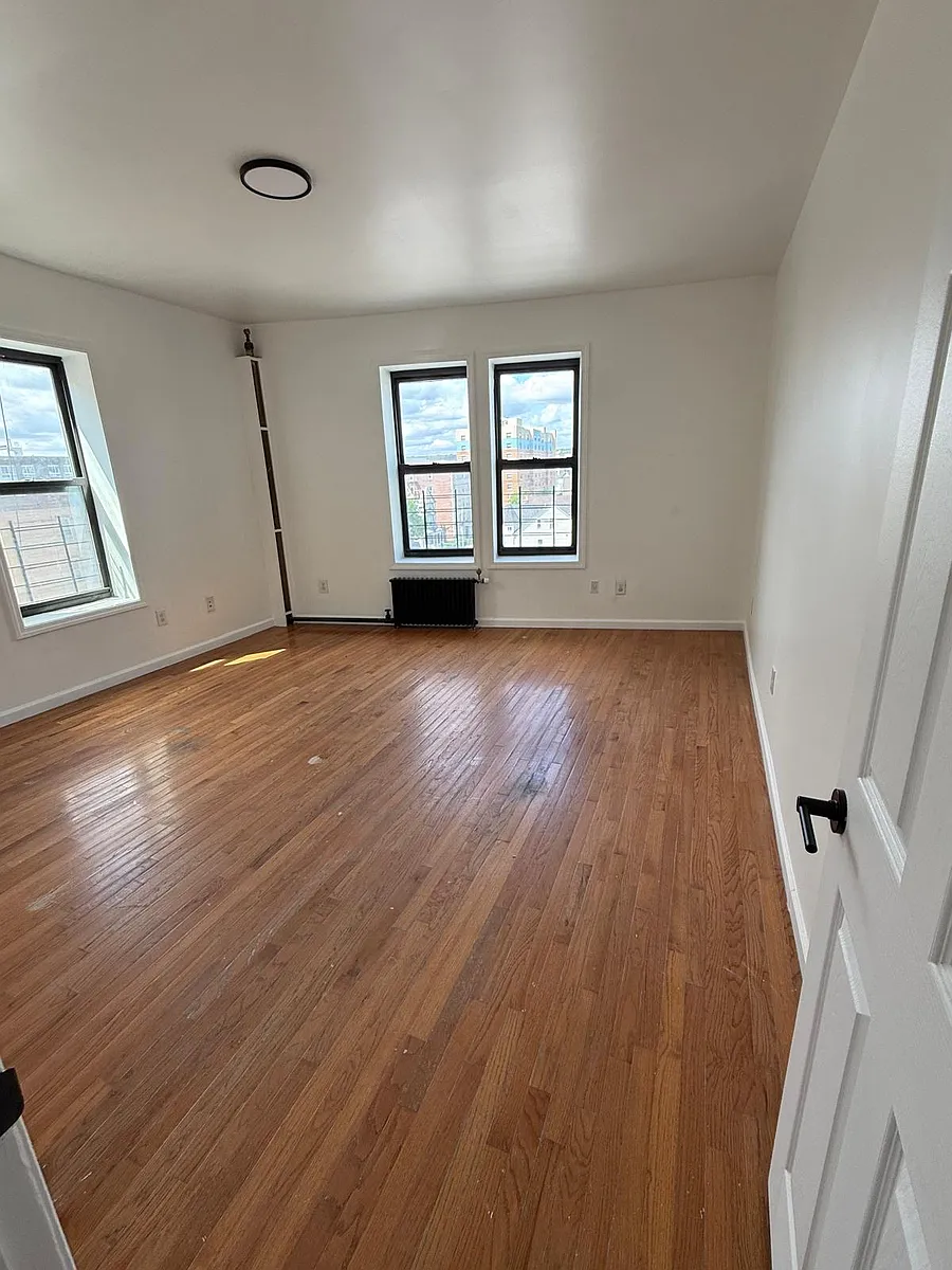 Building Photo - 244 S Broadway #3E