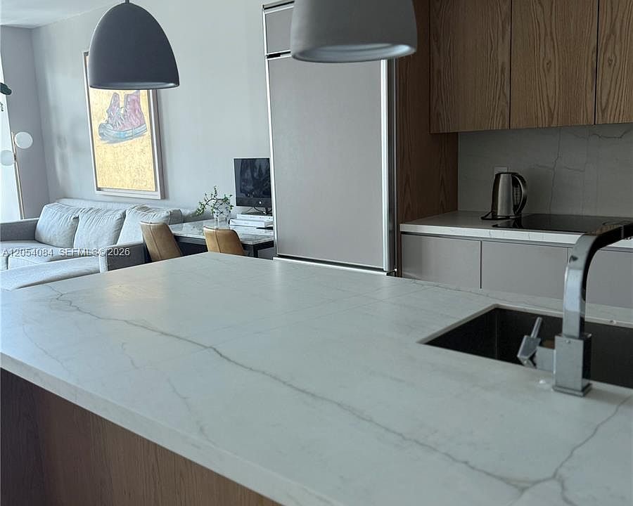 1st image of 460 NE 28th St APT 803