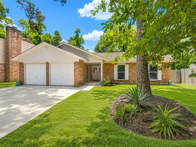 2114 River Village Dr — Photo 1