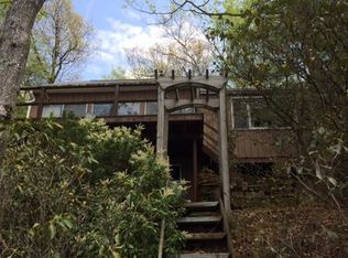 45 6th St, Brimfield, MA 01010