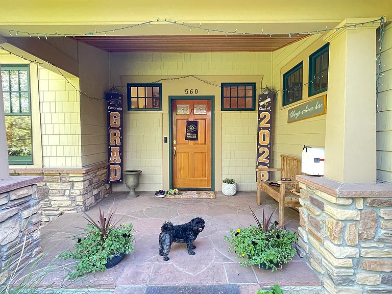 560 University Ave — Photo 46