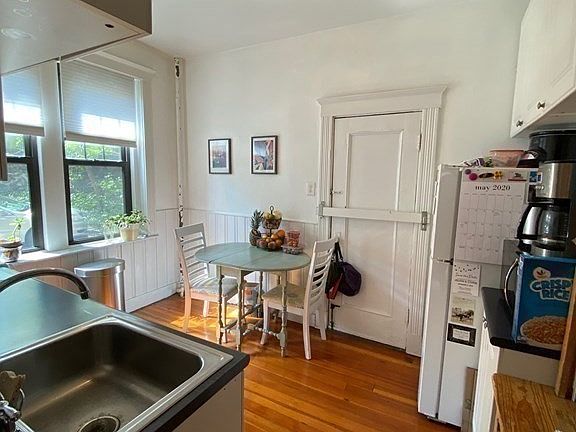 4th image of 39 Mount Hood Rd APT 2