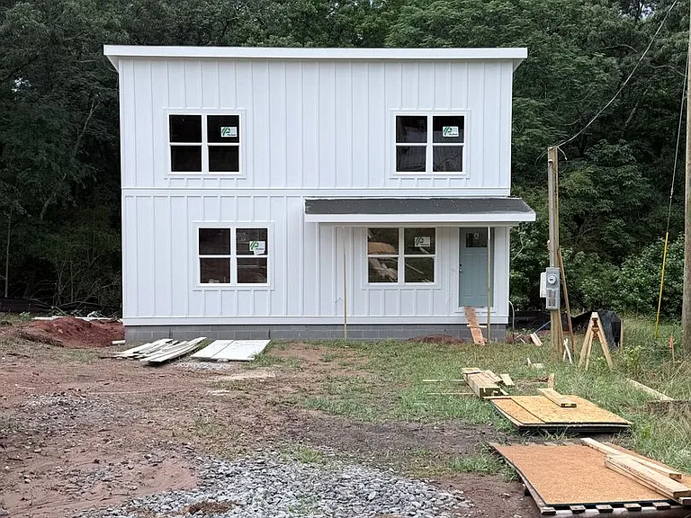 10 Whitehall Rd — Photo 1