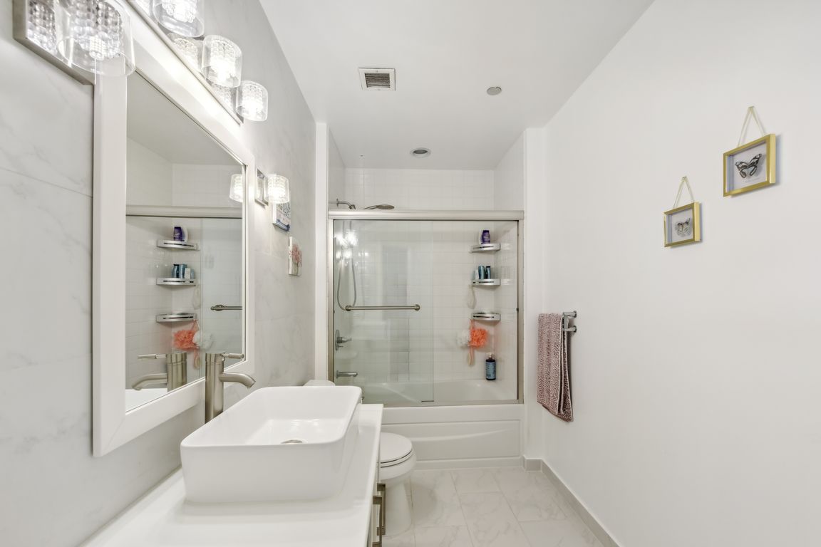 Wilshire Blvd 2404-020