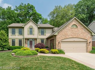 730 Woodfield Way, Rochester Hills, MI 48307