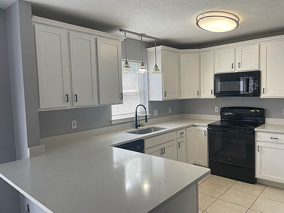 3rd image of 935 Pelican Pl