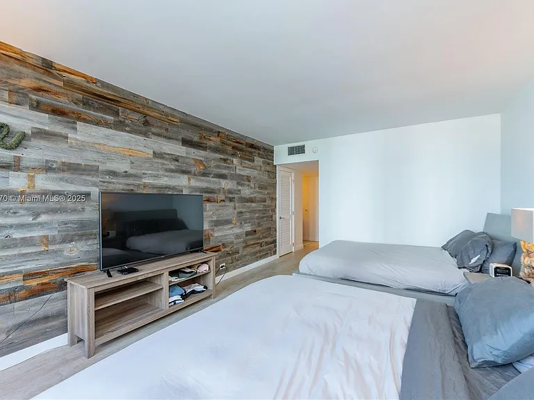 2301 Collins Ave #716 — Photo 17