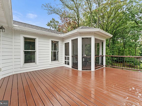 3rd image of 6459 Oakwood Dr