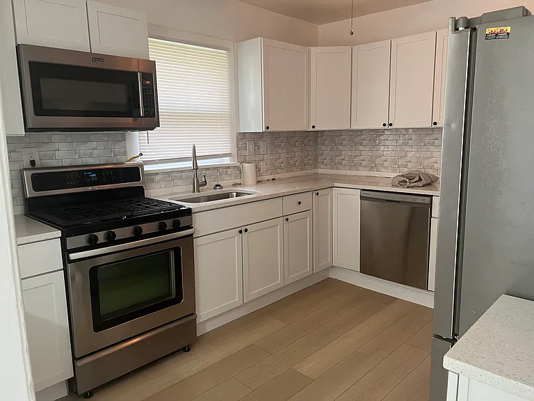 1527 New Madrid St — Photo 8