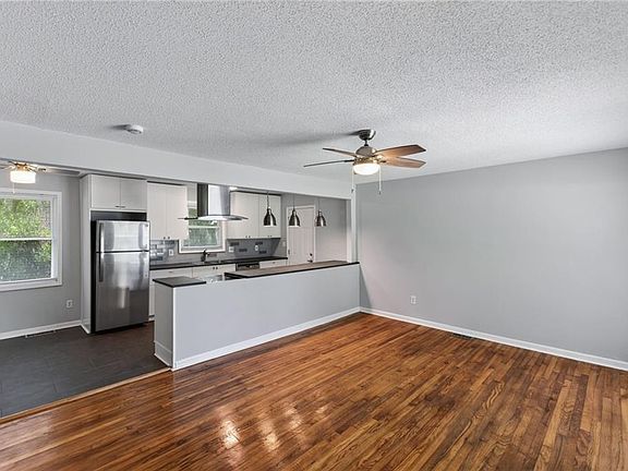 4th image of 109 Ruzelle Dr SE