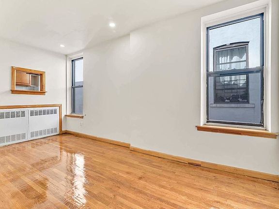 4th image of 26 W 131st St #5A