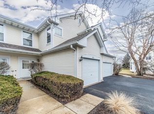 305 Canterbury Ct, Oswego, IL 60543