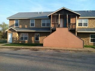 140 Ridge St #C, Tonganoxie, KS 66086