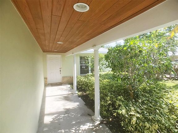 2nd image of 936 Shore Dr