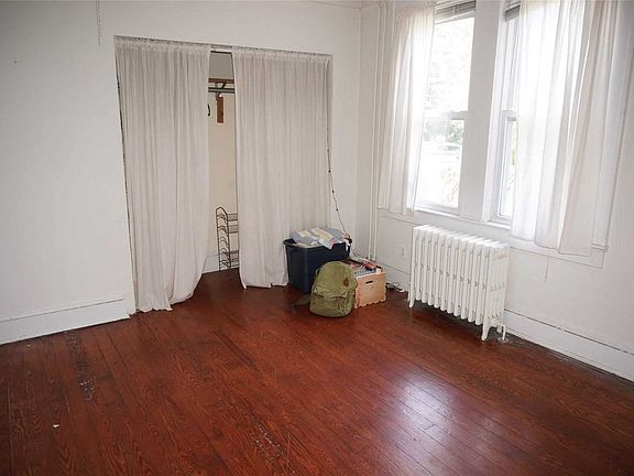 5th image of 628 Main St