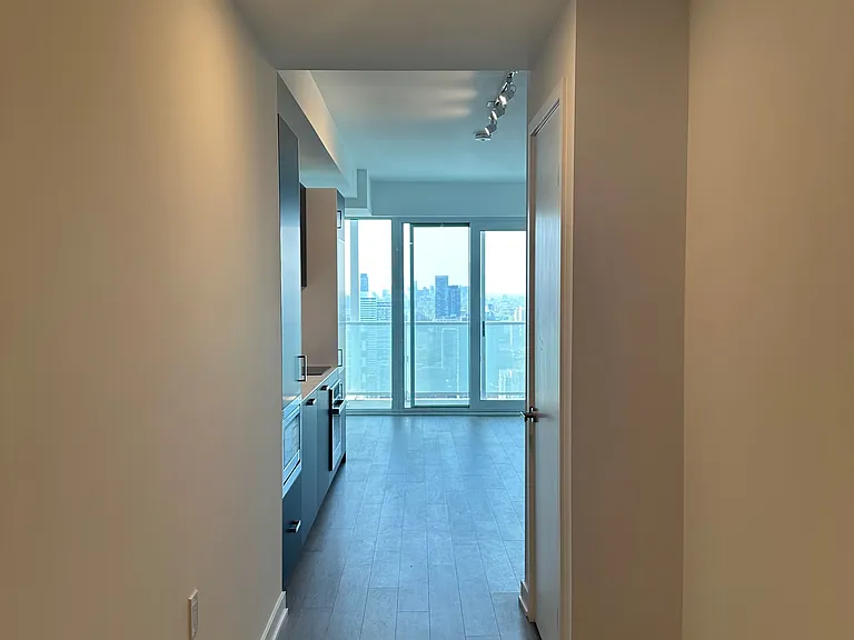 88 Queen St E #5615 — Photo 4