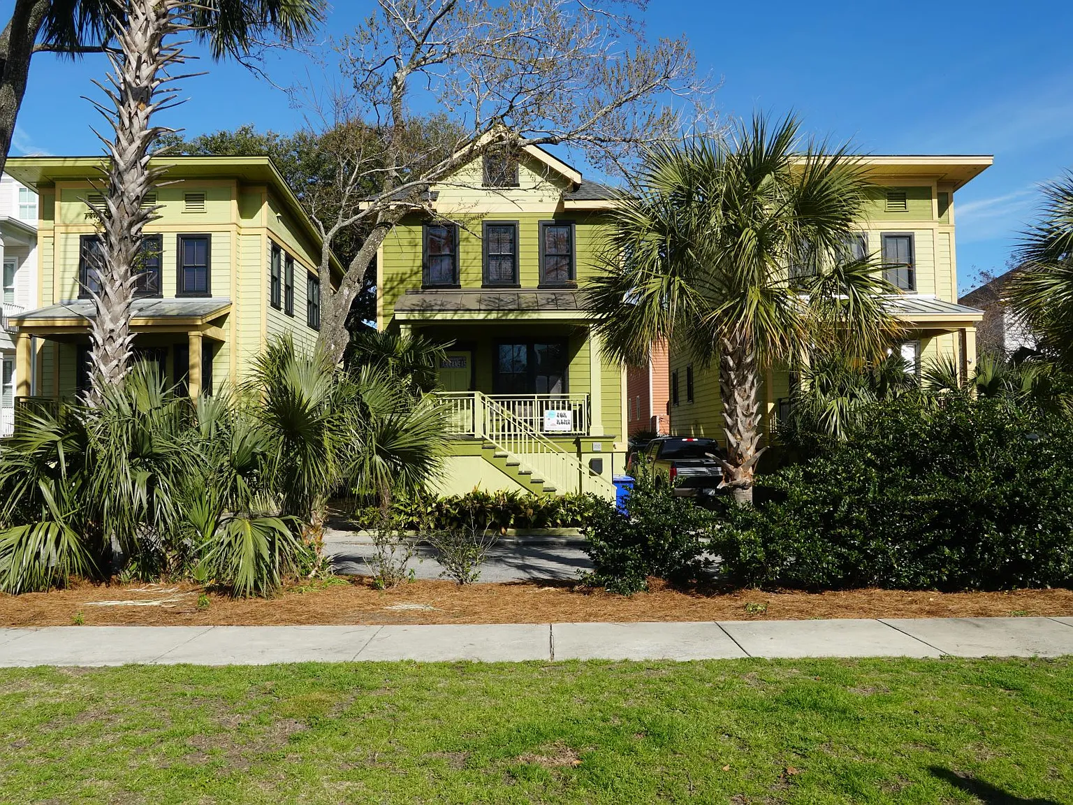 4 bed, 3.5 bath, 1600 sqft, $7,400 — Photo 2