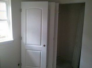 111 Hawthorne Rd, Lake In The Hills, IL 60156